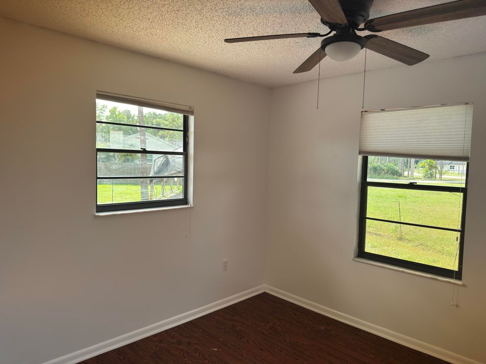 For Rent: $3,500 (3 beds, 2 baths, 1040 Square Feet)