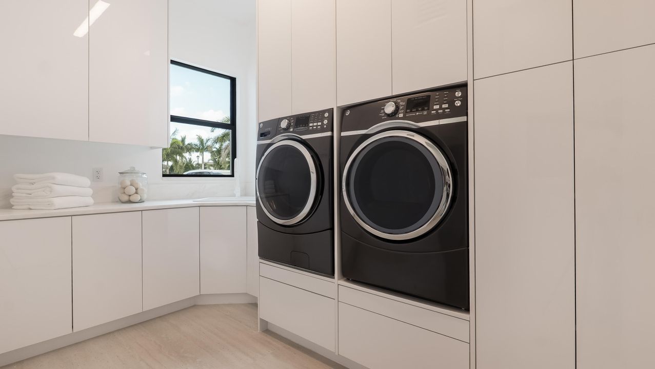 待售: $4,950,000 (6 贝兹, 7 浴室, 5475 平方英尺)