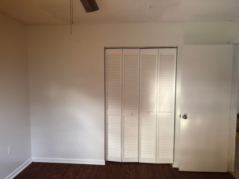 For Rent: $3,500 (3 beds, 2 baths, 1040 Square Feet)