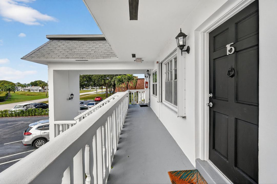 For Sale: $209,900 (2 beds, 1 baths, 840 Square Feet)