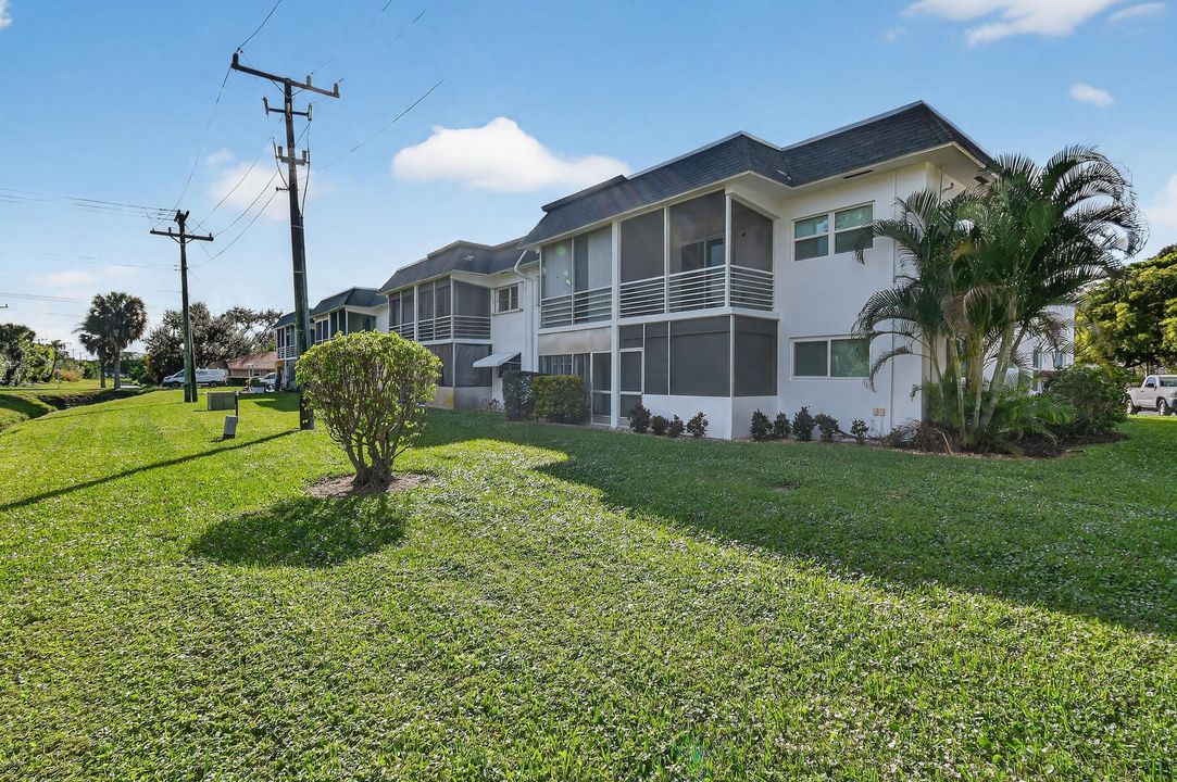 For Sale: $209,900 (2 beds, 1 baths, 840 Square Feet)