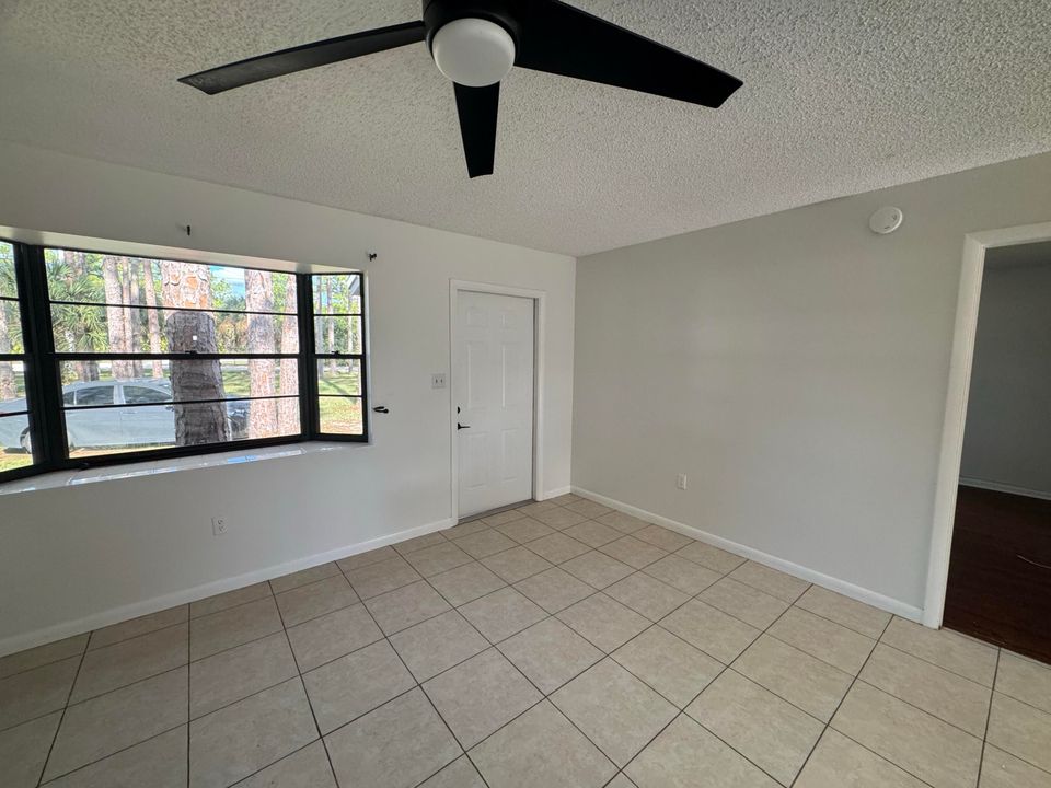 For Rent: $3,500 (3 beds, 2 baths, 1040 Square Feet)