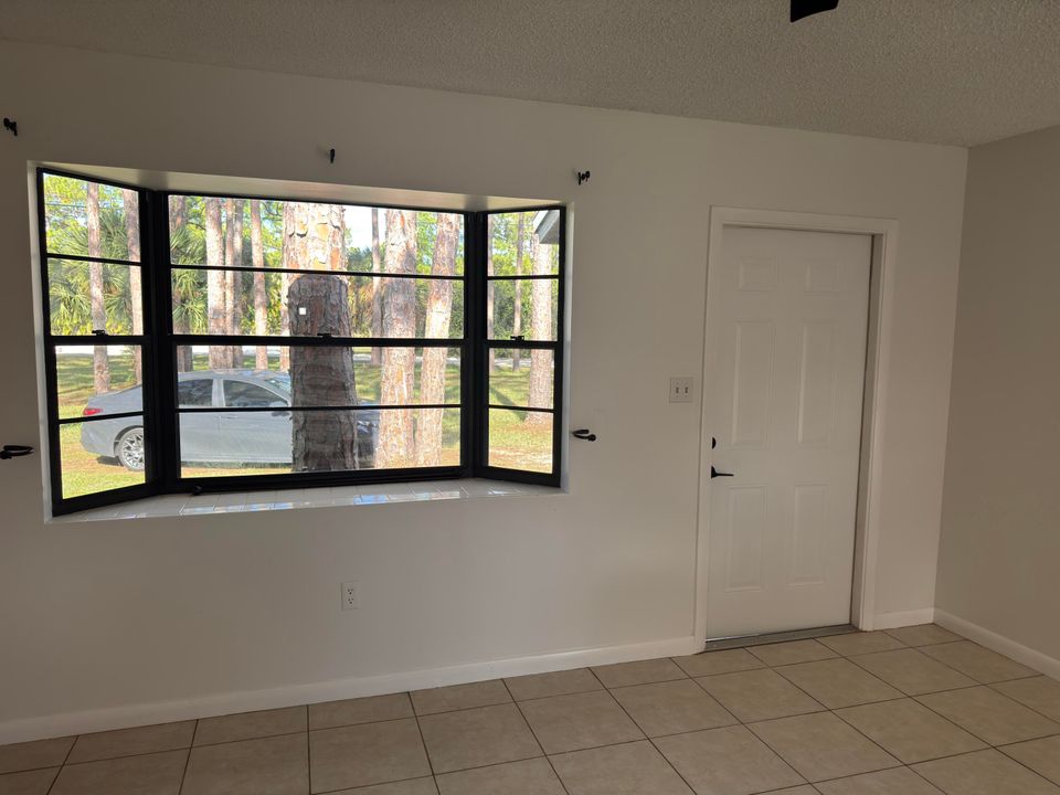 For Rent: $3,500 (3 beds, 2 baths, 1040 Square Feet)