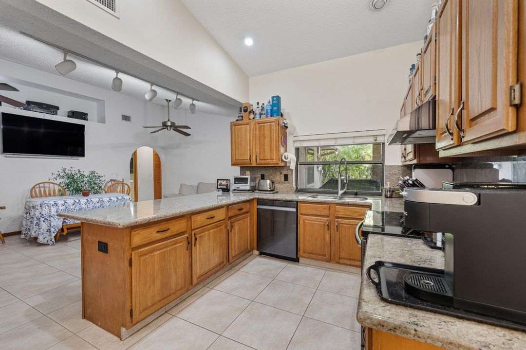 待售: $1,200,000 (5 贝兹, 2 浴室, 3500 平方英尺)