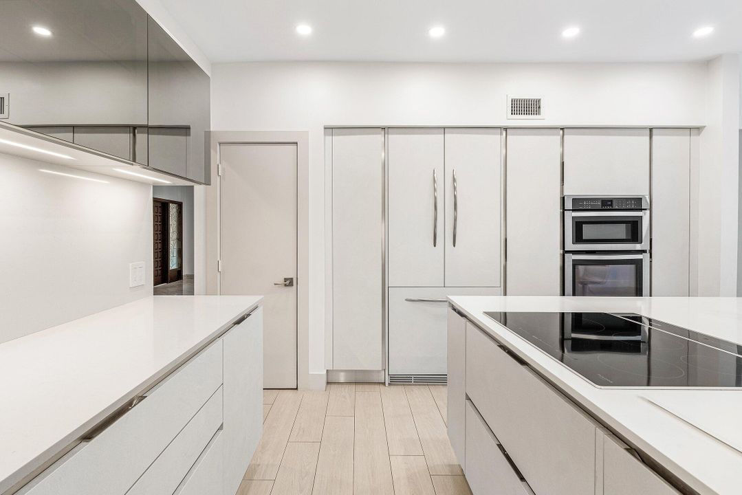 На продажу: $3,700,000 (4 спален, 5 ванн, 5011 Квадратных фут)