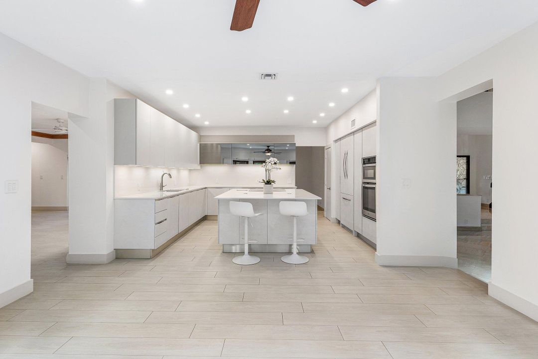 На продажу: $3,700,000 (4 спален, 5 ванн, 5011 Квадратных фут)