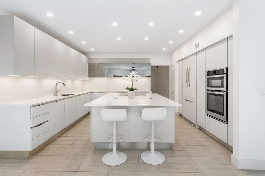 На продажу: $3,700,000 (4 спален, 5 ванн, 5011 Квадратных фут)