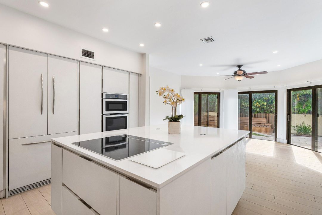 На продажу: $3,700,000 (4 спален, 5 ванн, 5011 Квадратных фут)