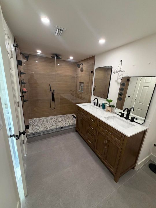 待售: $450,000 (2 贝兹, 2 浴室, 1236 平方英尺)