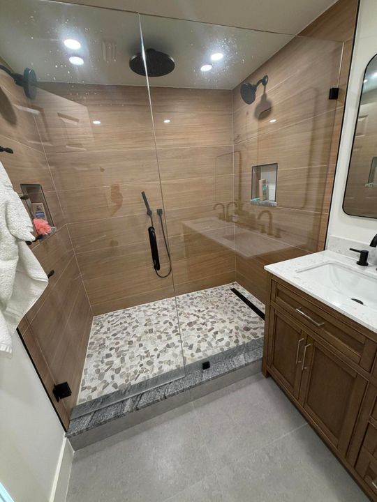 待售: $450,000 (2 贝兹, 2 浴室, 1236 平方英尺)