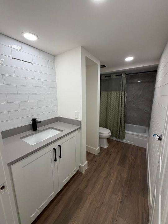 待售: $450,000 (2 贝兹, 2 浴室, 1236 平方英尺)