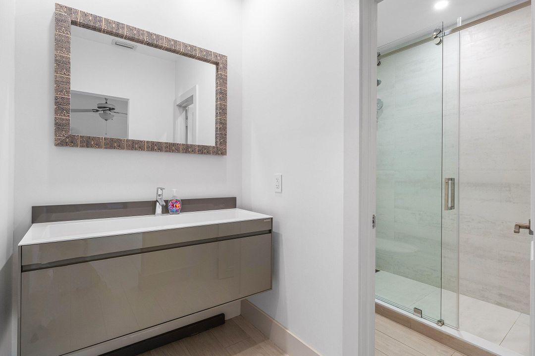 На продажу: $3,700,000 (4 спален, 5 ванн, 5011 Квадратных фут)