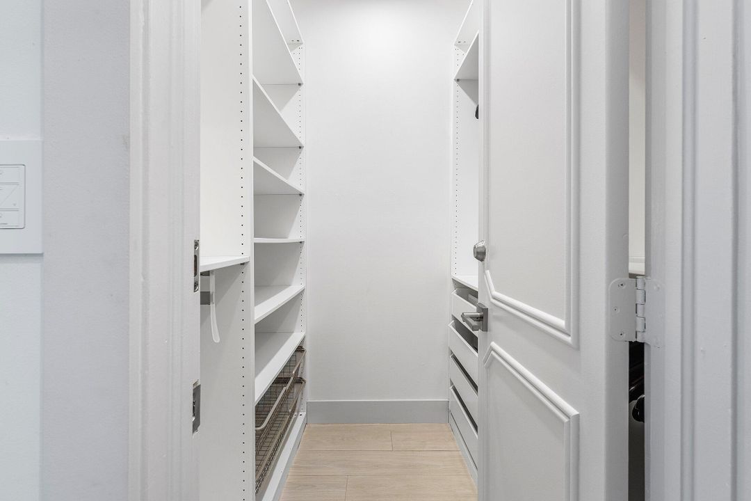 На продажу: $3,700,000 (4 спален, 5 ванн, 5011 Квадратных фут)