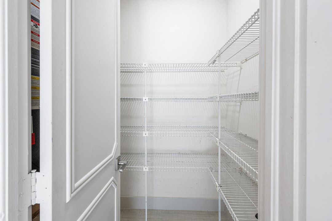 На продажу: $3,700,000 (4 спален, 5 ванн, 5011 Квадратных фут)