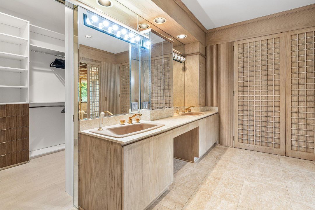 На продажу: $3,700,000 (4 спален, 5 ванн, 5011 Квадратных фут)