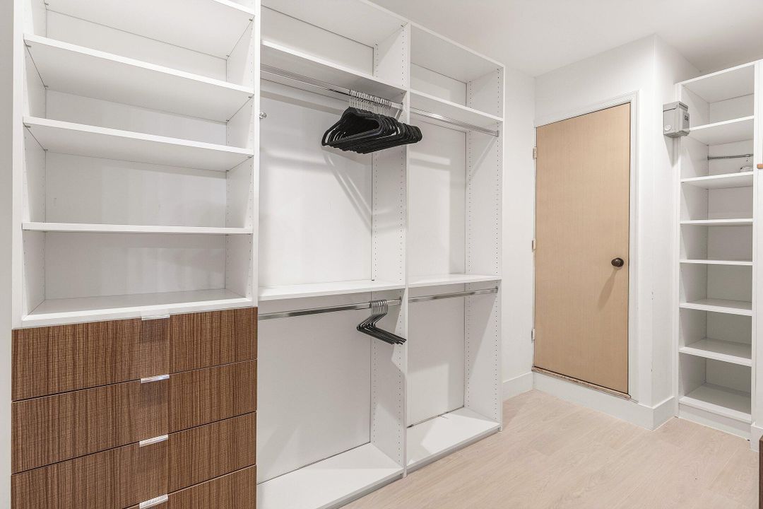 На продажу: $3,700,000 (4 спален, 5 ванн, 5011 Квадратных фут)