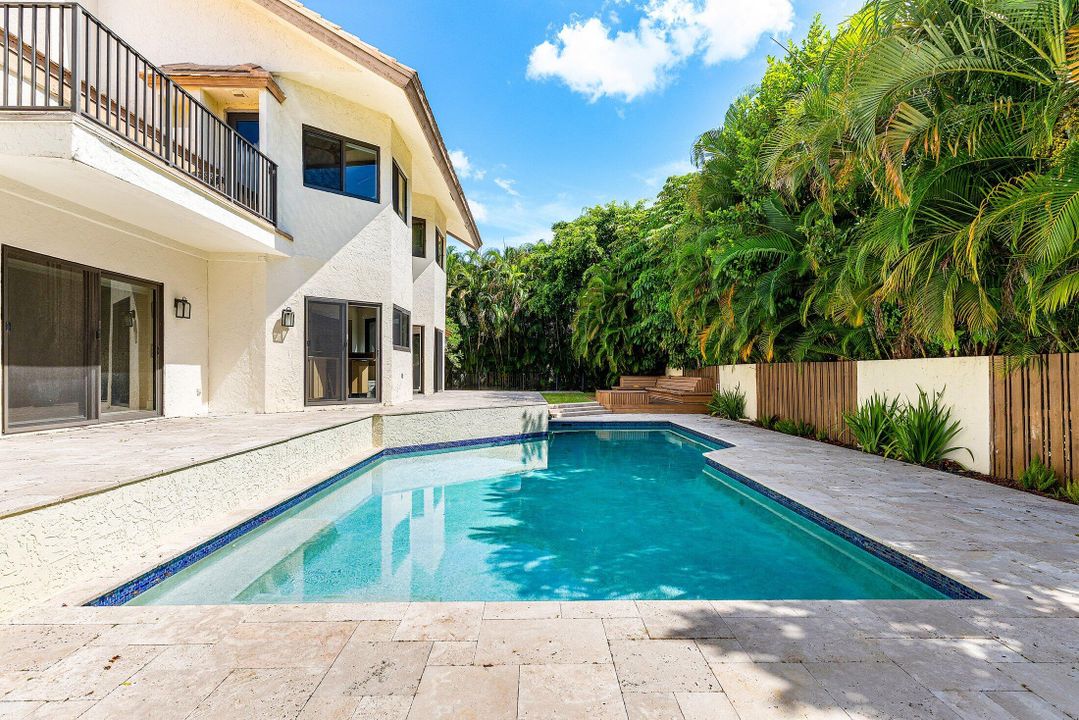 На продажу: $3,700,000 (4 спален, 5 ванн, 5011 Квадратных фут)