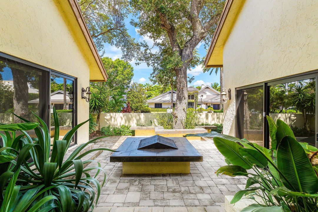 На продажу: $3,700,000 (4 спален, 5 ванн, 5011 Квадратных фут)