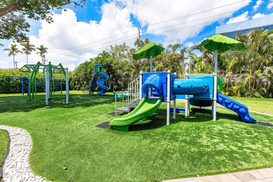 На продажу: $3,700,000 (4 спален, 5 ванн, 5011 Квадратных фут)