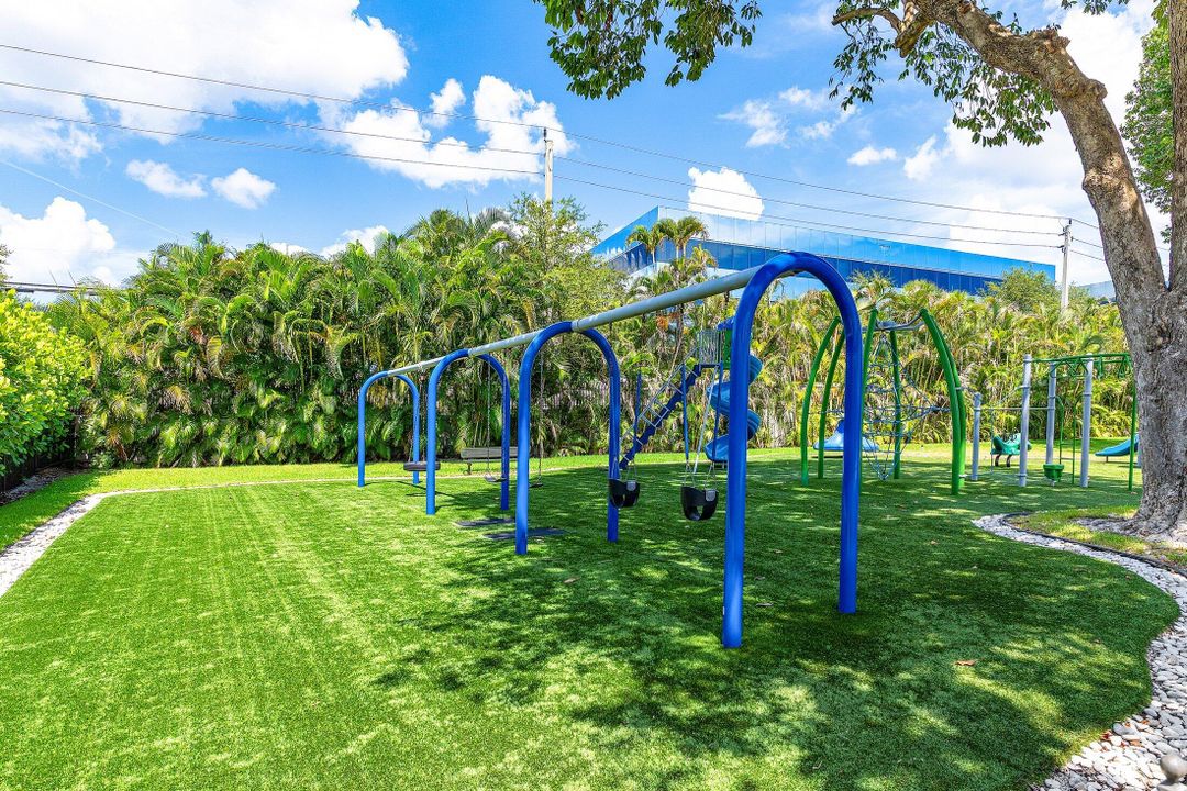 На продажу: $3,700,000 (4 спален, 5 ванн, 5011 Квадратных фут)