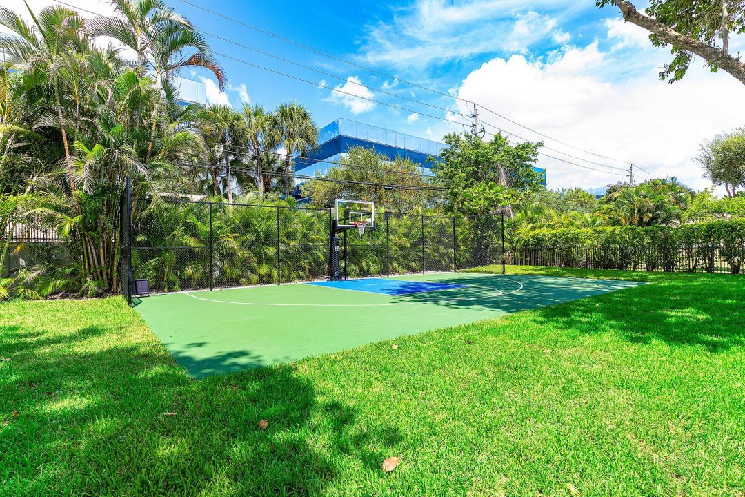 На продажу: $3,700,000 (4 спален, 5 ванн, 5011 Квадратных фут)