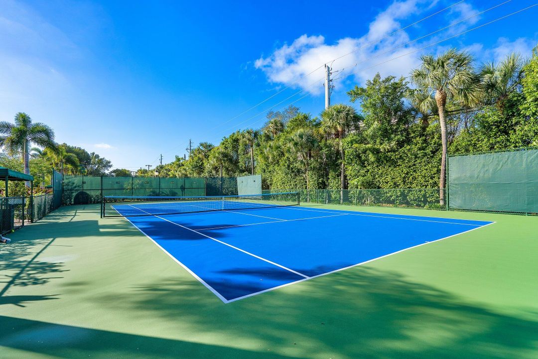 На продажу: $3,700,000 (4 спален, 5 ванн, 5011 Квадратных фут)