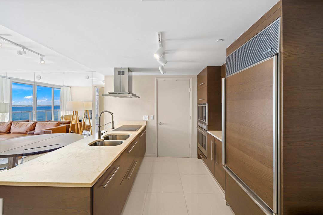 На продажу: $899,900 (2 спален, 2 ванн, 1255 Квадратных фут)