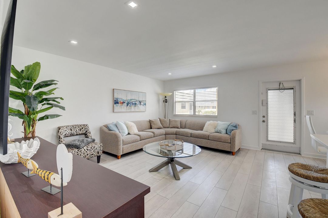 待售: $145,000 (2 贝兹, 2 浴室, 880 平方英尺)