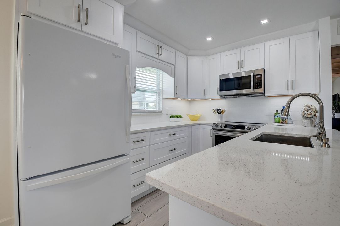 待售: $145,000 (2 贝兹, 2 浴室, 880 平方英尺)