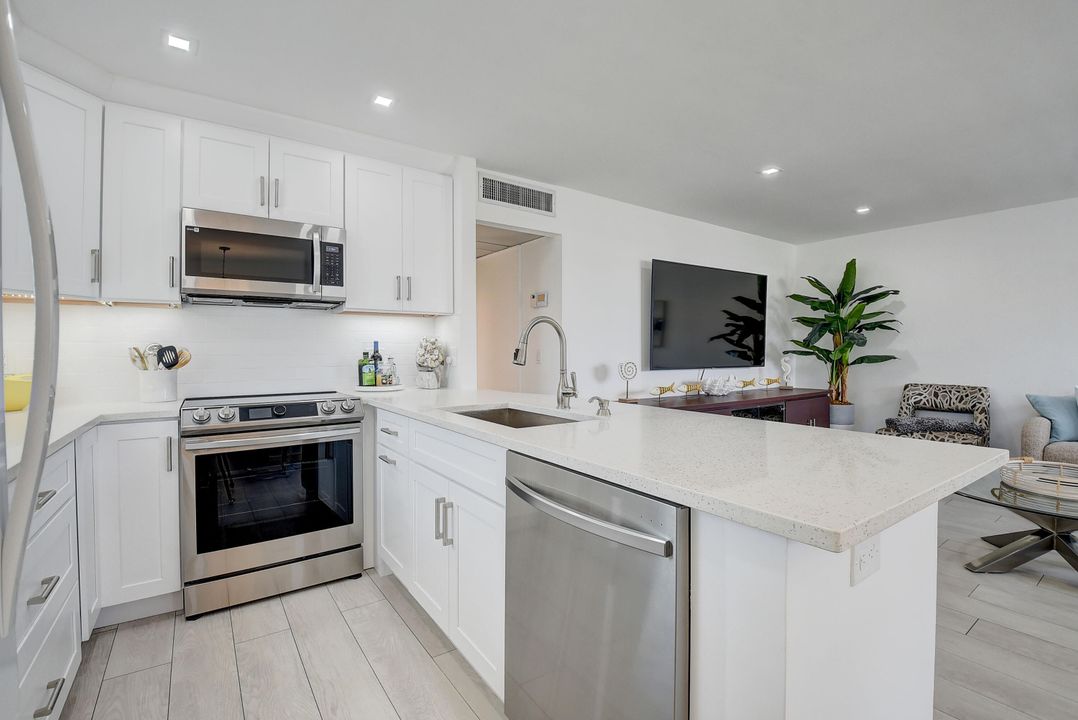 待售: $145,000 (2 贝兹, 2 浴室, 880 平方英尺)