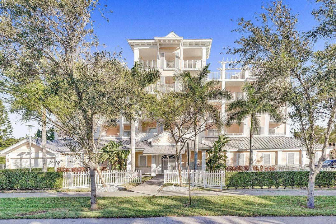 На продажу: $595,000 (2 спален, 2 ванн, 1109 Квадратных фут)