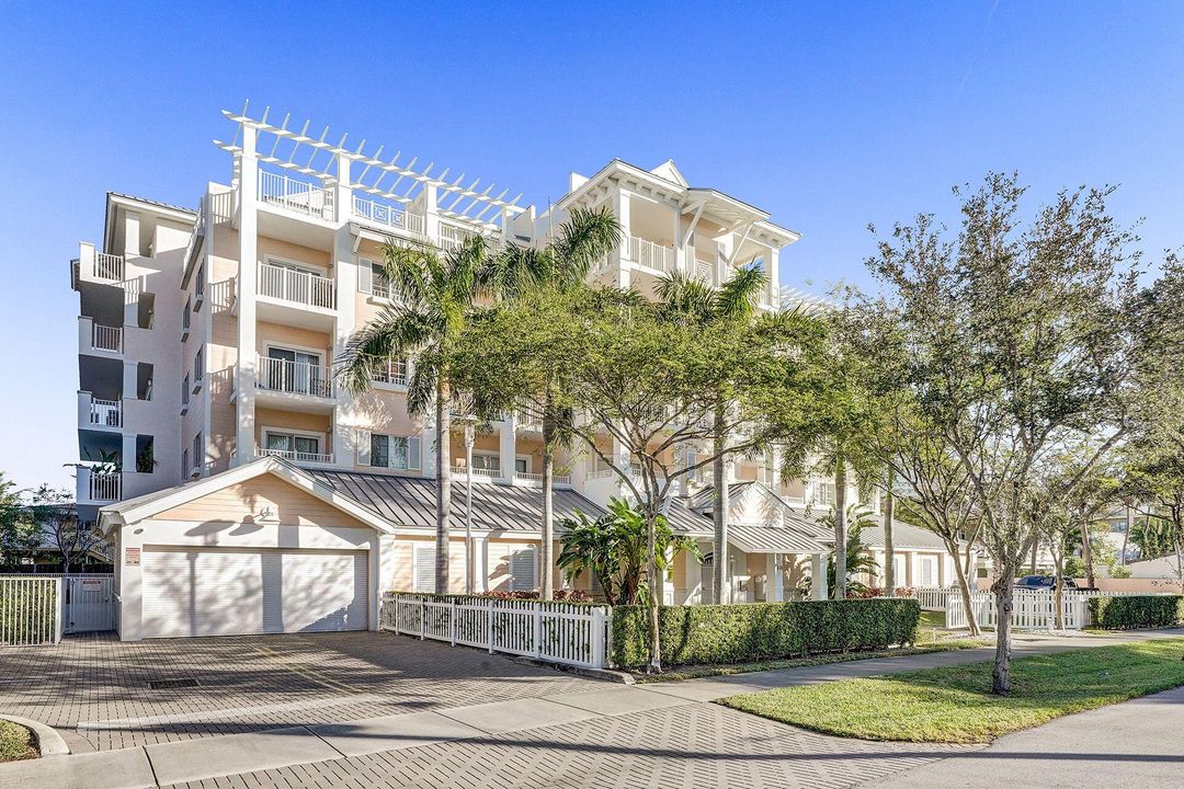 На продажу: $595,000 (2 спален, 2 ванн, 1109 Квадратных фут)