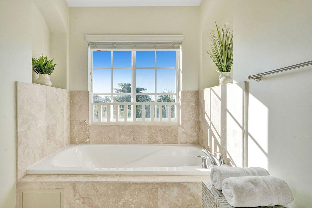 На продажу: $595,000 (2 спален, 2 ванн, 1109 Квадратных фут)