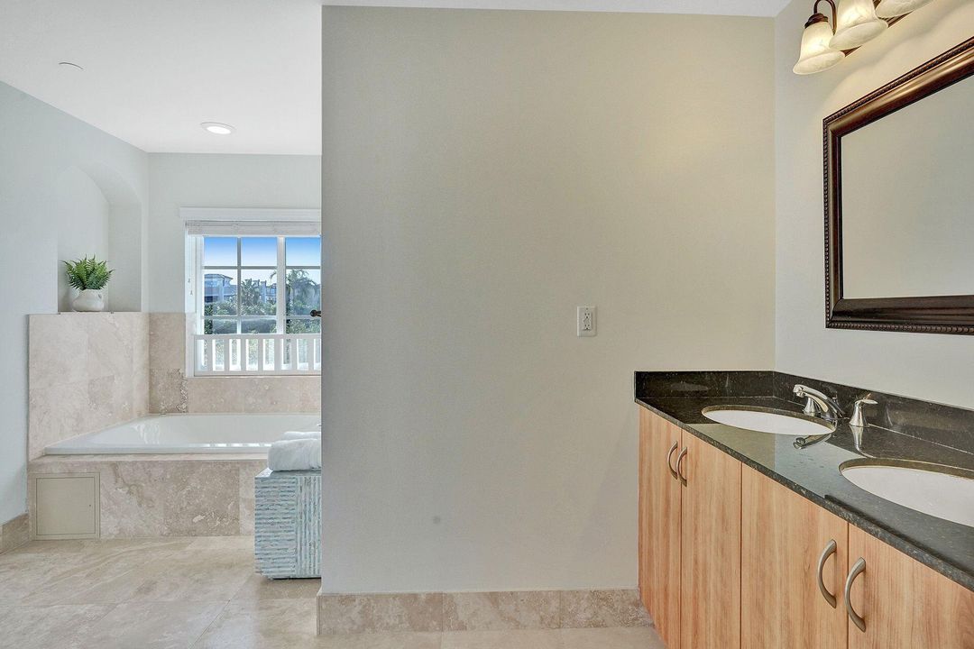 На продажу: $595,000 (2 спален, 2 ванн, 1109 Квадратных фут)