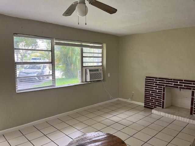 For Rent: $1,400 (1 beds, 1 baths, 650 Square Feet)