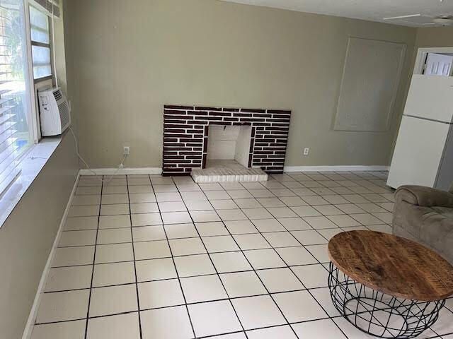 For Rent: $1,400 (1 beds, 1 baths, 650 Square Feet)