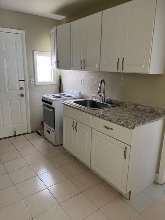 For Rent: $1,400 (1 beds, 1 baths, 650 Square Feet)
