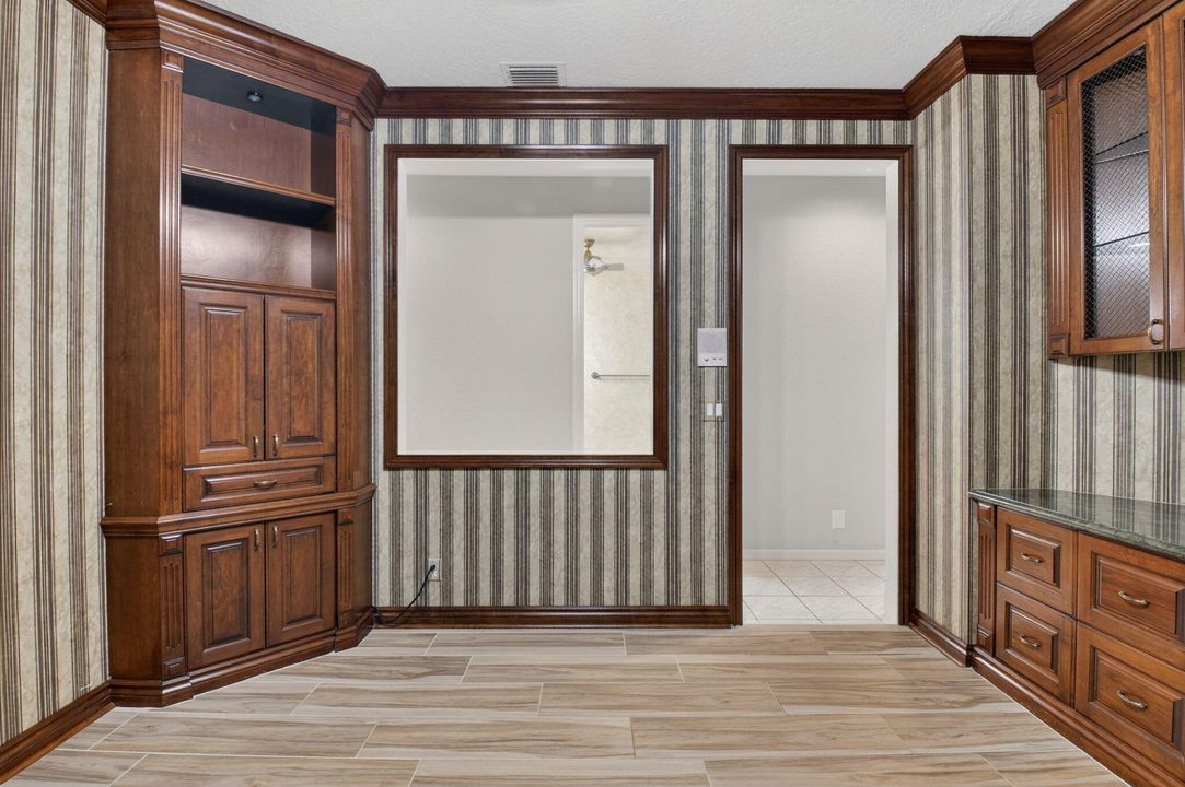 待售: $929,900 (4 贝兹, 2 浴室, 2777 平方英尺)