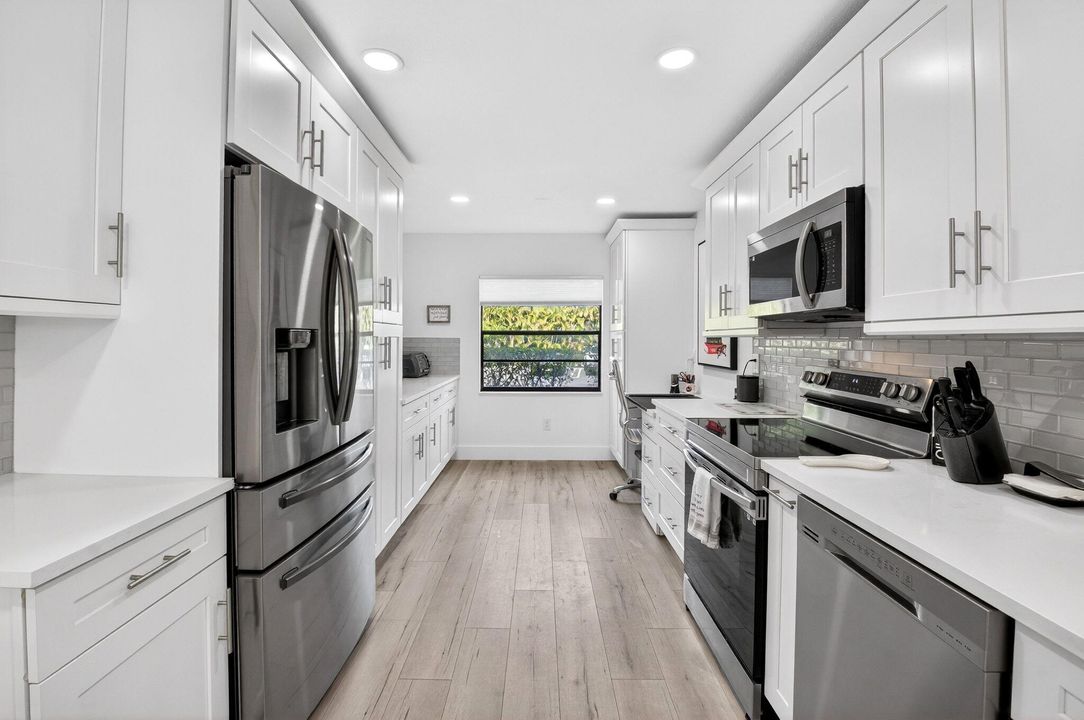 На продажу: $169,999 (2 спален, 2 ванн, 1521 Квадратных фут)