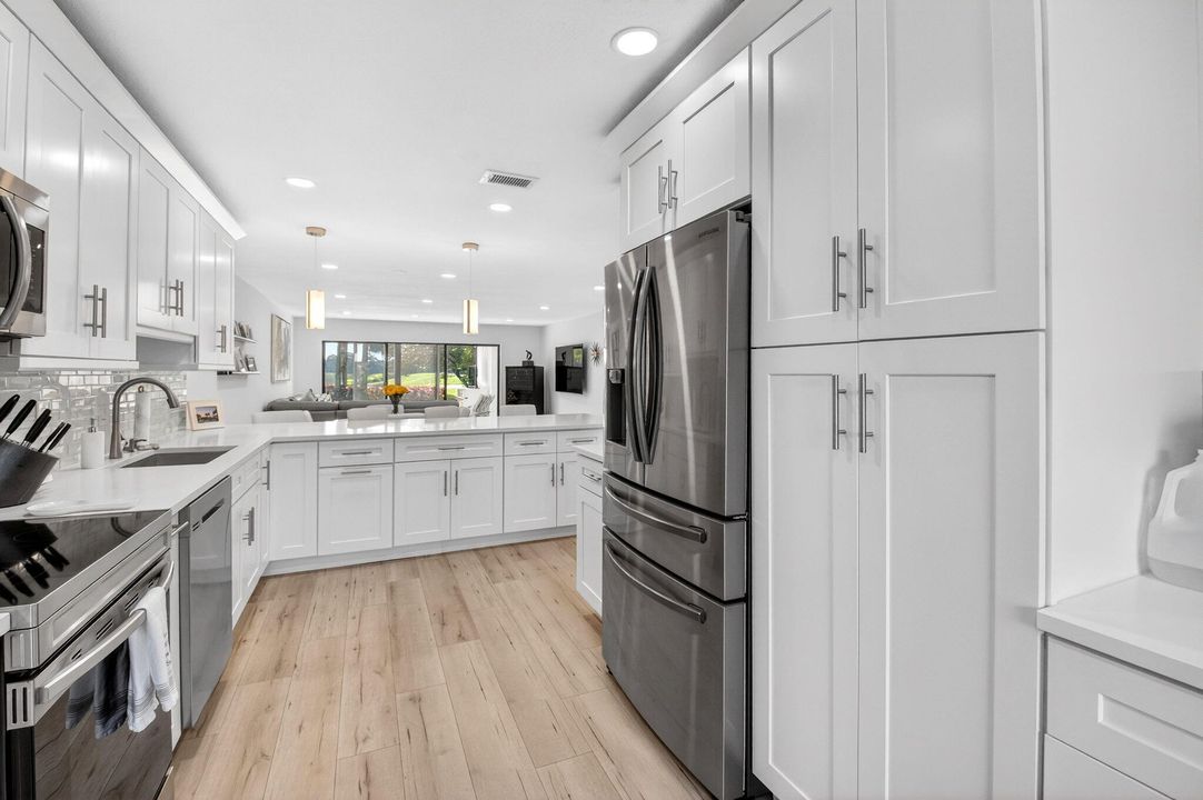 На продажу: $169,999 (2 спален, 2 ванн, 1521 Квадратных фут)