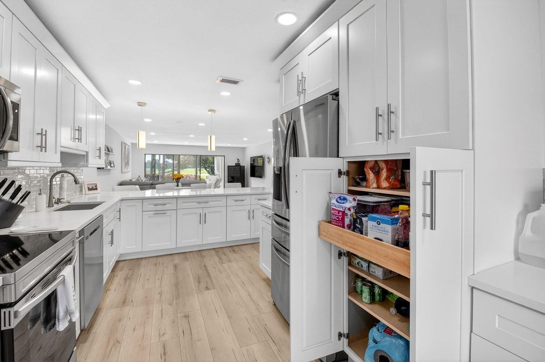 На продажу: $169,999 (2 спален, 2 ванн, 1521 Квадратных фут)