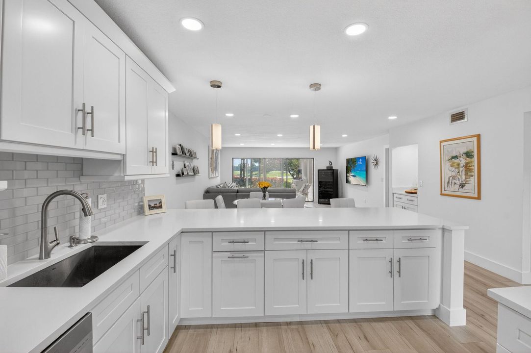 На продажу: $169,999 (2 спален, 2 ванн, 1521 Квадратных фут)