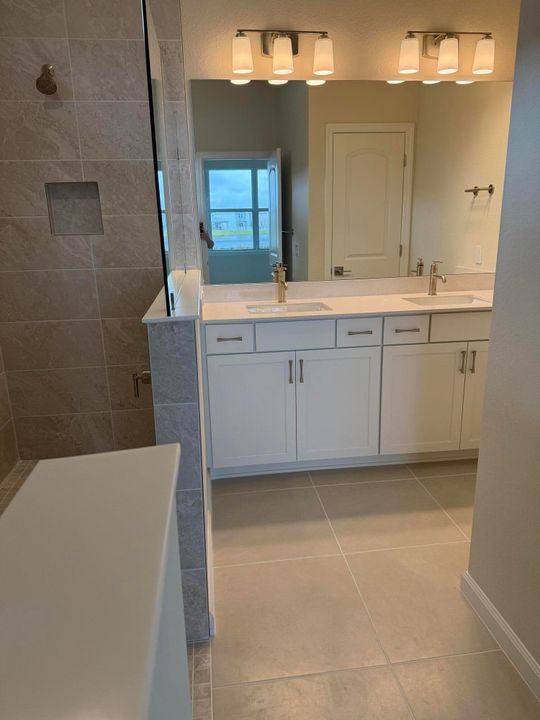 For Rent: $3,100 (3 beds, 2 baths, 1808 Square Feet)