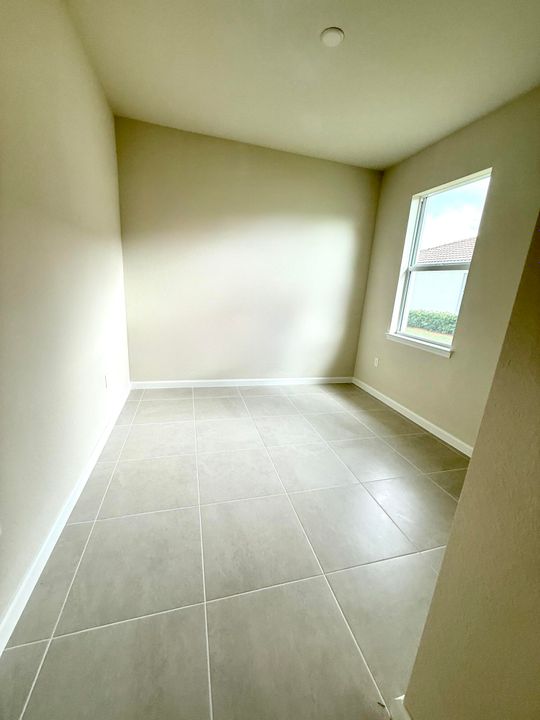 For Rent: $3,100 (3 beds, 2 baths, 1808 Square Feet)