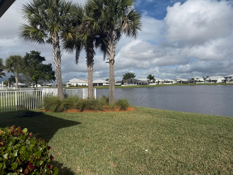 For Rent: $3,100 (3 beds, 2 baths, 1808 Square Feet)