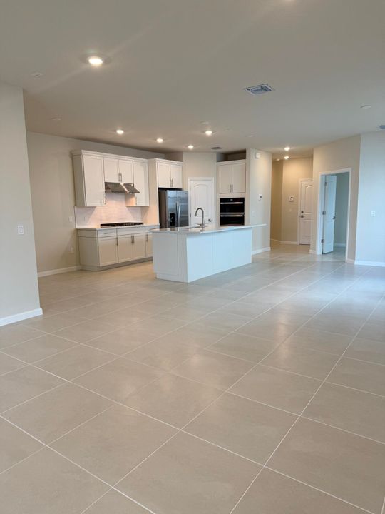 For Rent: $3,100 (3 beds, 2 baths, 1808 Square Feet)