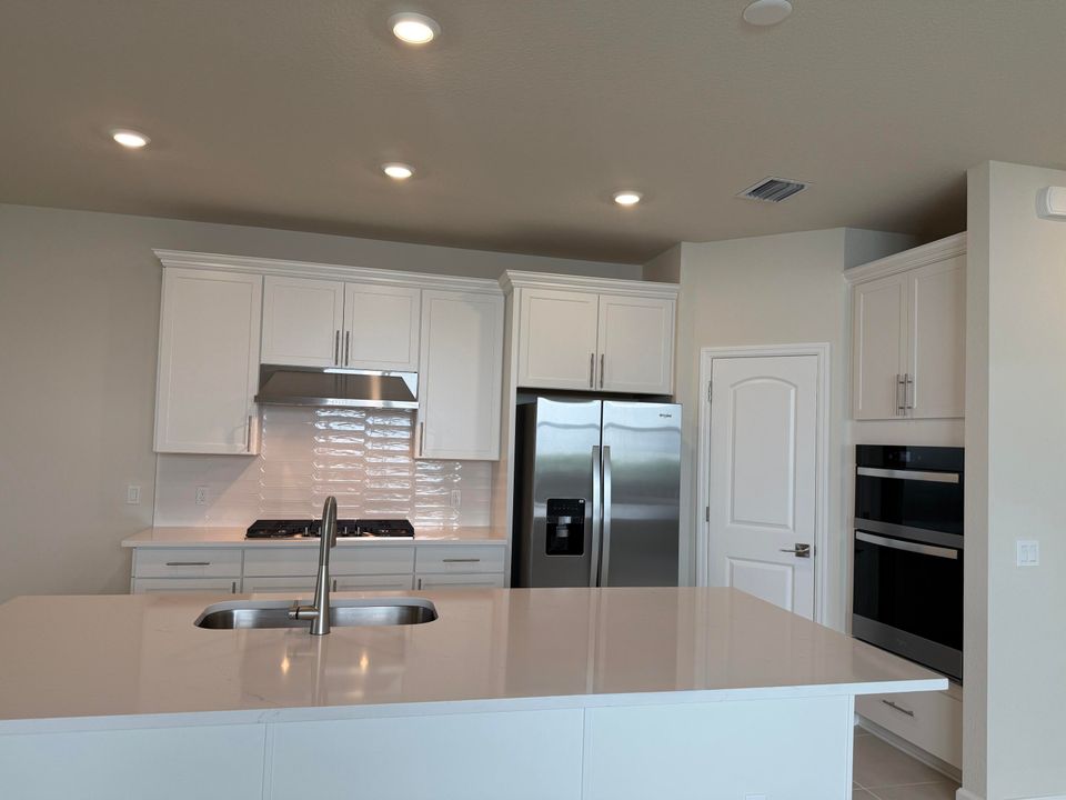 For Rent: $3,100 (3 beds, 2 baths, 1808 Square Feet)