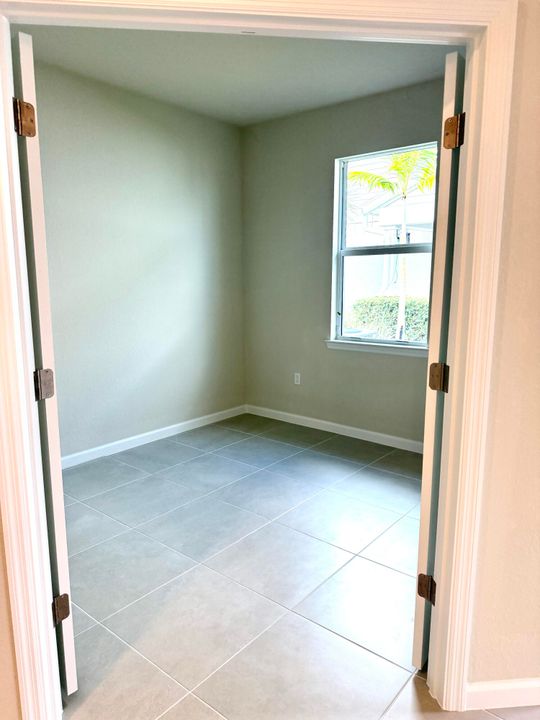 For Rent: $3,100 (3 beds, 2 baths, 1808 Square Feet)