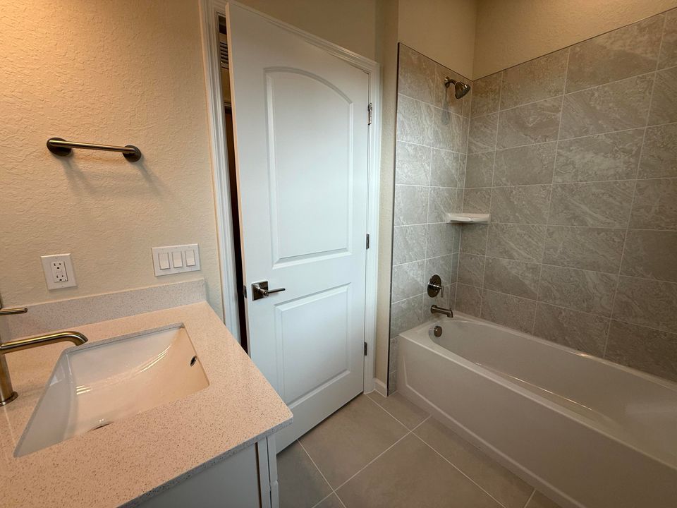 For Rent: $3,100 (3 beds, 2 baths, 1808 Square Feet)