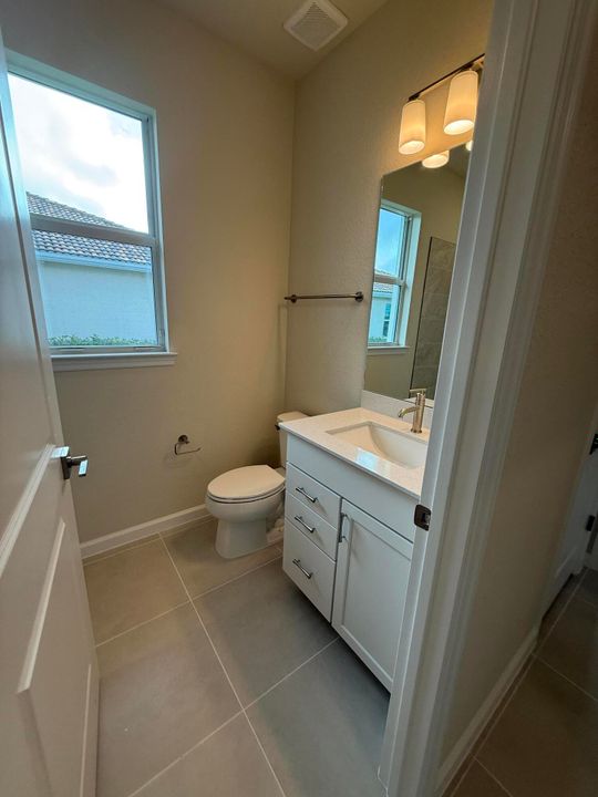 For Rent: $3,100 (3 beds, 2 baths, 1808 Square Feet)